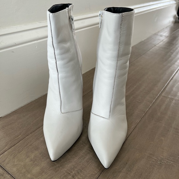 Tony Bianco White Stiletto High Heeled Pointed Ankle Pointy Boots
Booties 7.5 - Picture 9 of 10